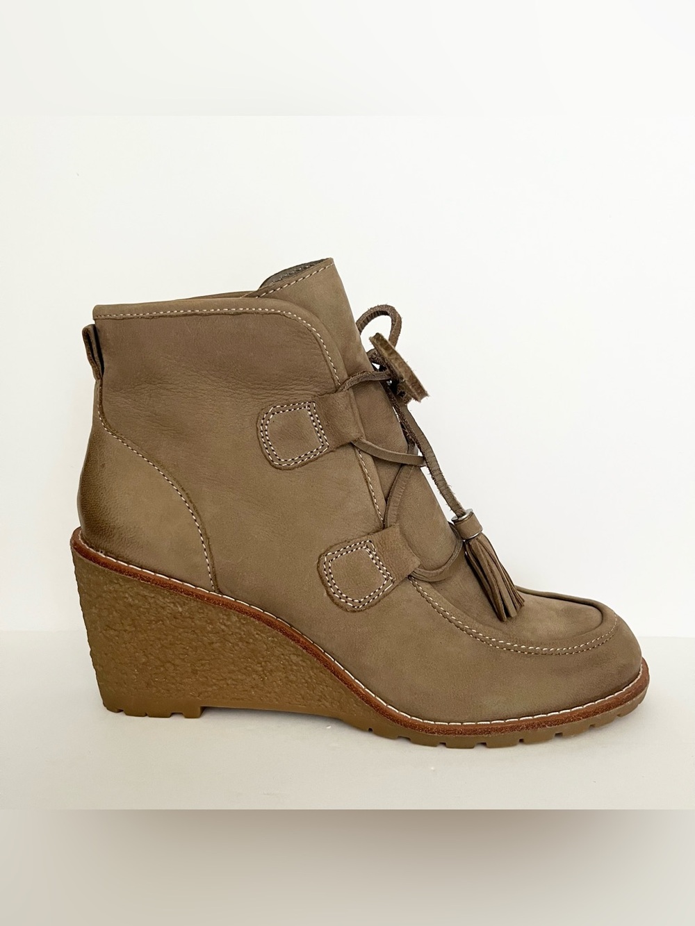 G.H. Bass Women's Teresa Ankle Booties Tan Leather Wedge Size 7 Boho Rugged